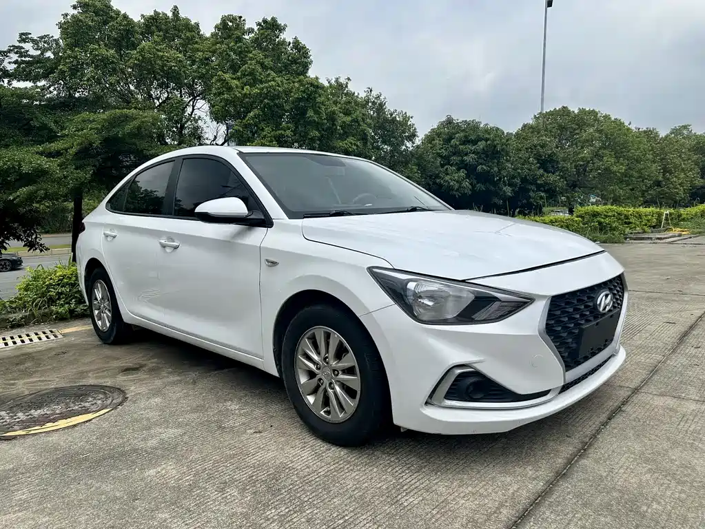 Hyundai Elantra — фото 3