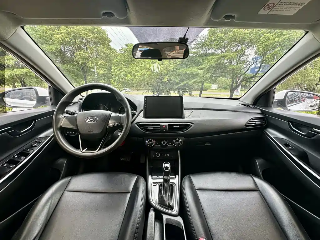 Hyundai Elantra — фото 5