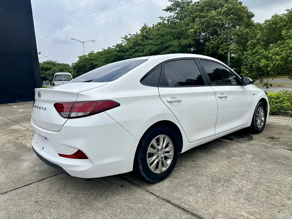 Hyundai Elantra — фото 7