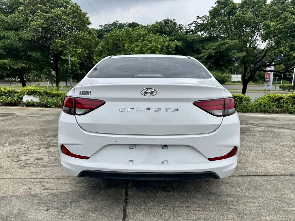 Hyundai Elantra — фото 9