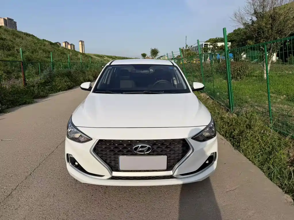 Hyundai Elantra — фото 3