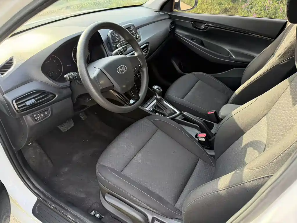 Hyundai Elantra — фото 6