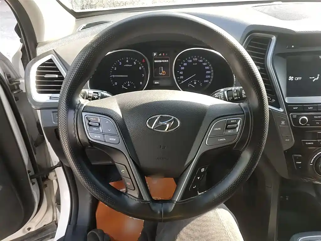 Hyundai Santa Fe — фото 11