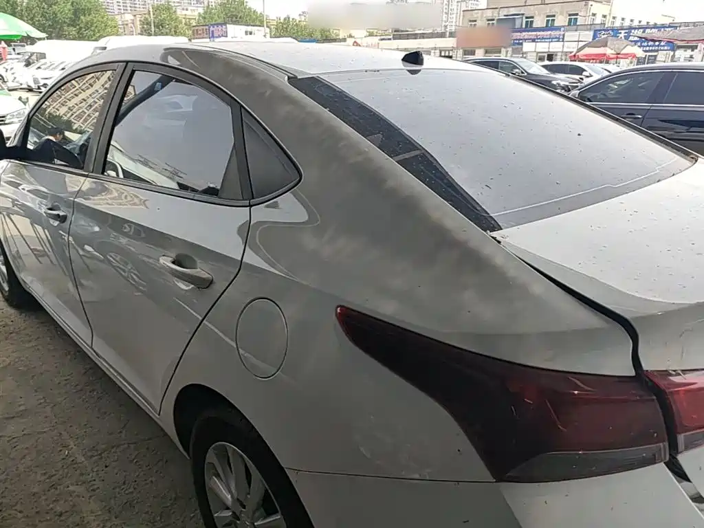 Hyundai Verna — фото 5
