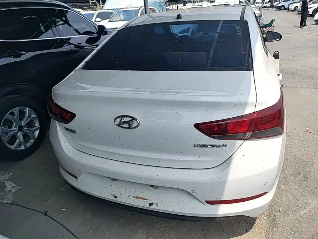 Hyundai Verna — фото 6