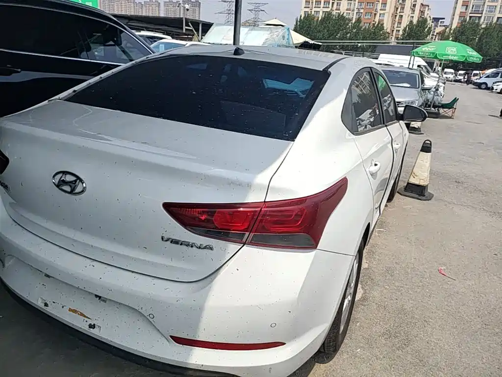 Hyundai Verna — фото 7