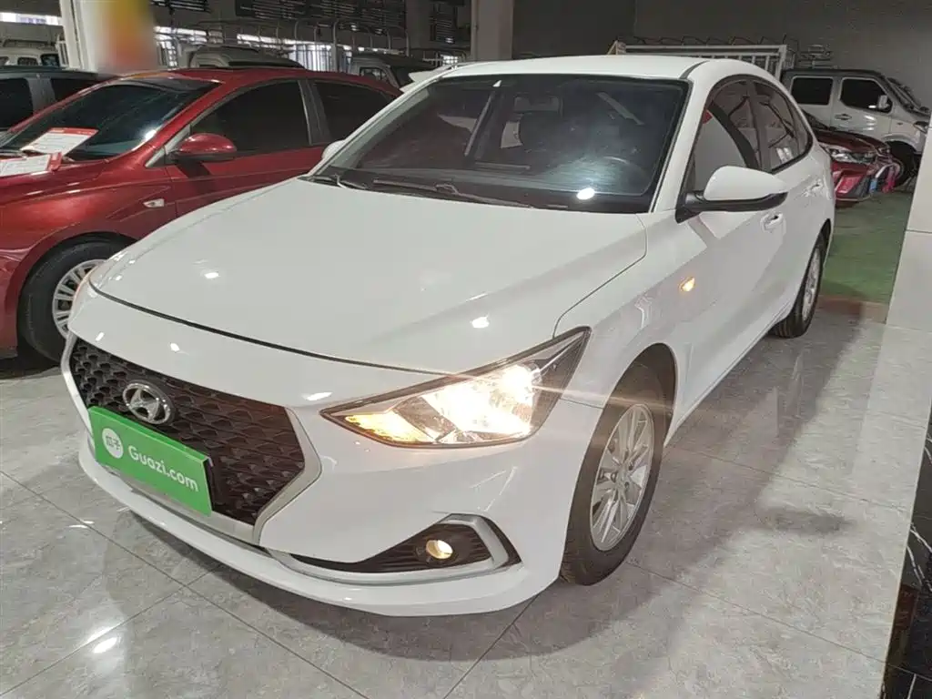 Hyundai Elantra — фото 2