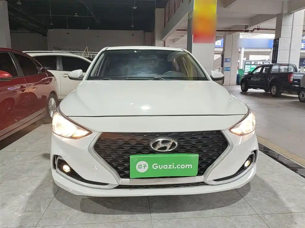 Hyundai Elantra — фото 3