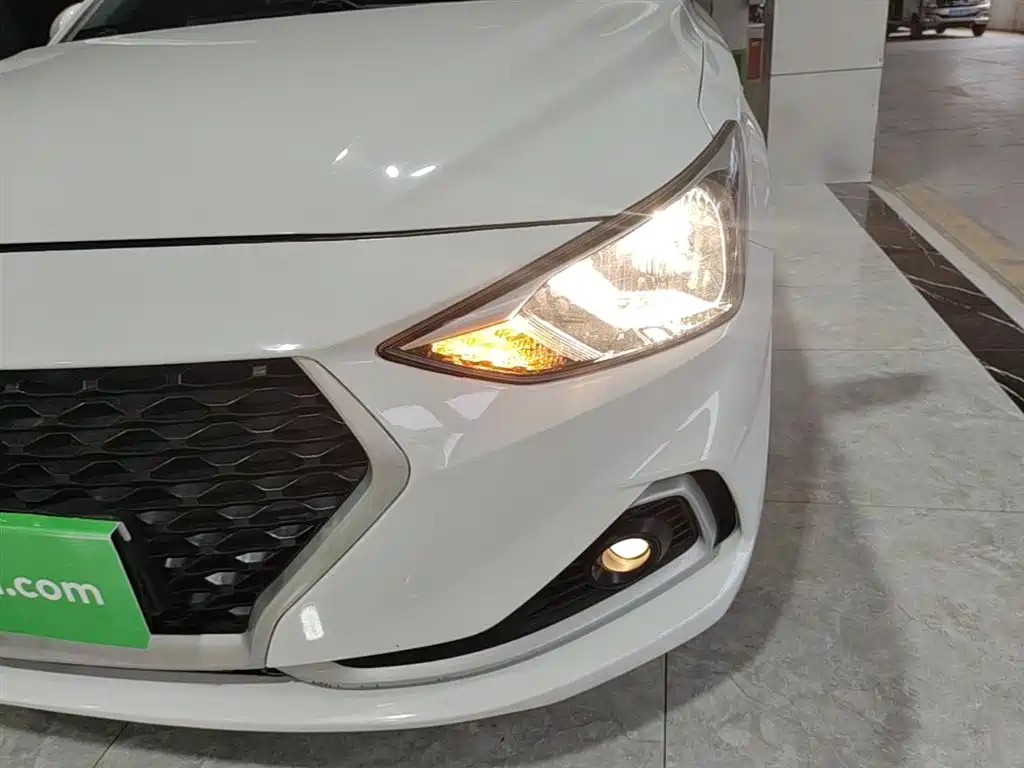 Hyundai Elantra — фото 24