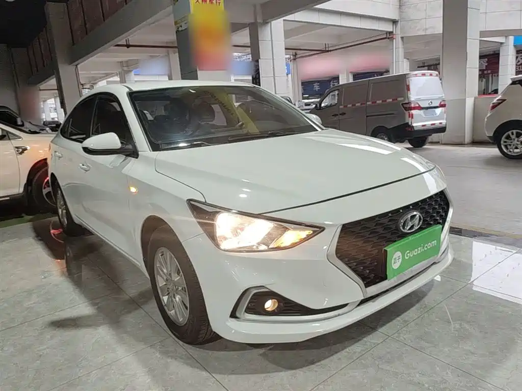 Hyundai Elantra — фото 4