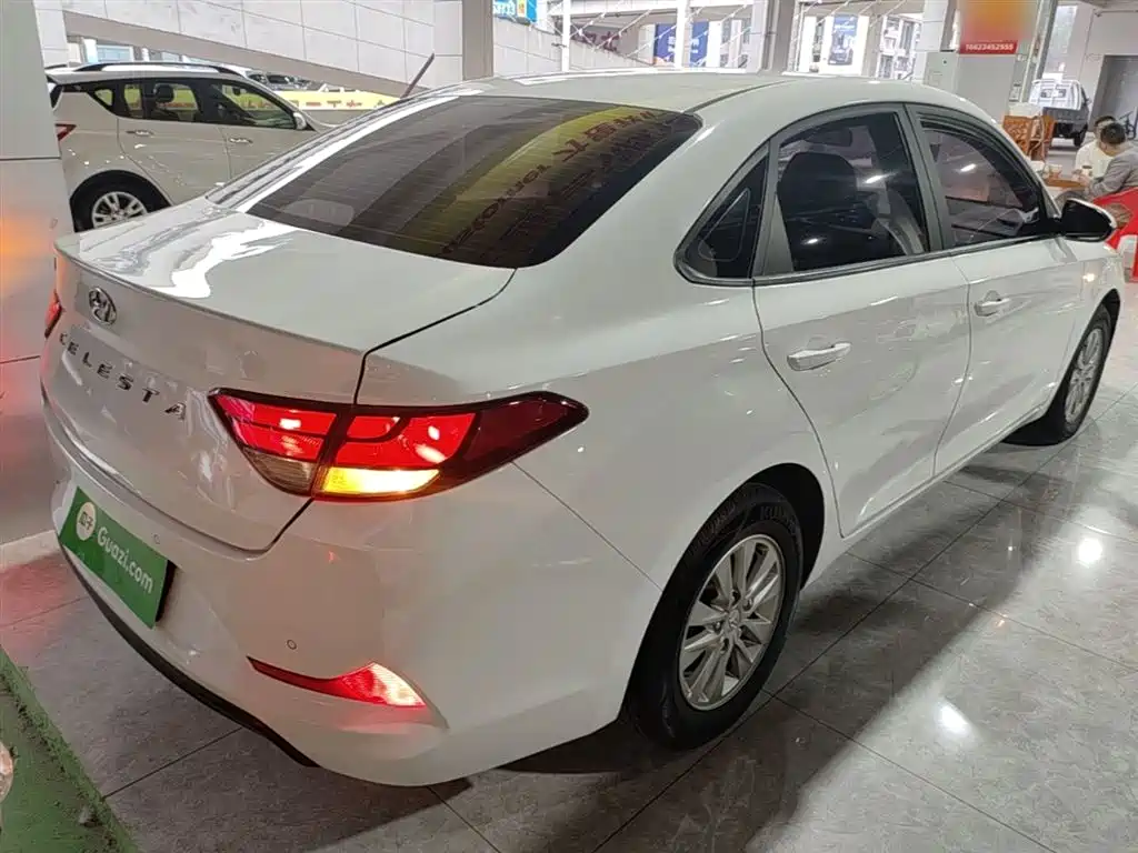 Hyundai Elantra — фото 7