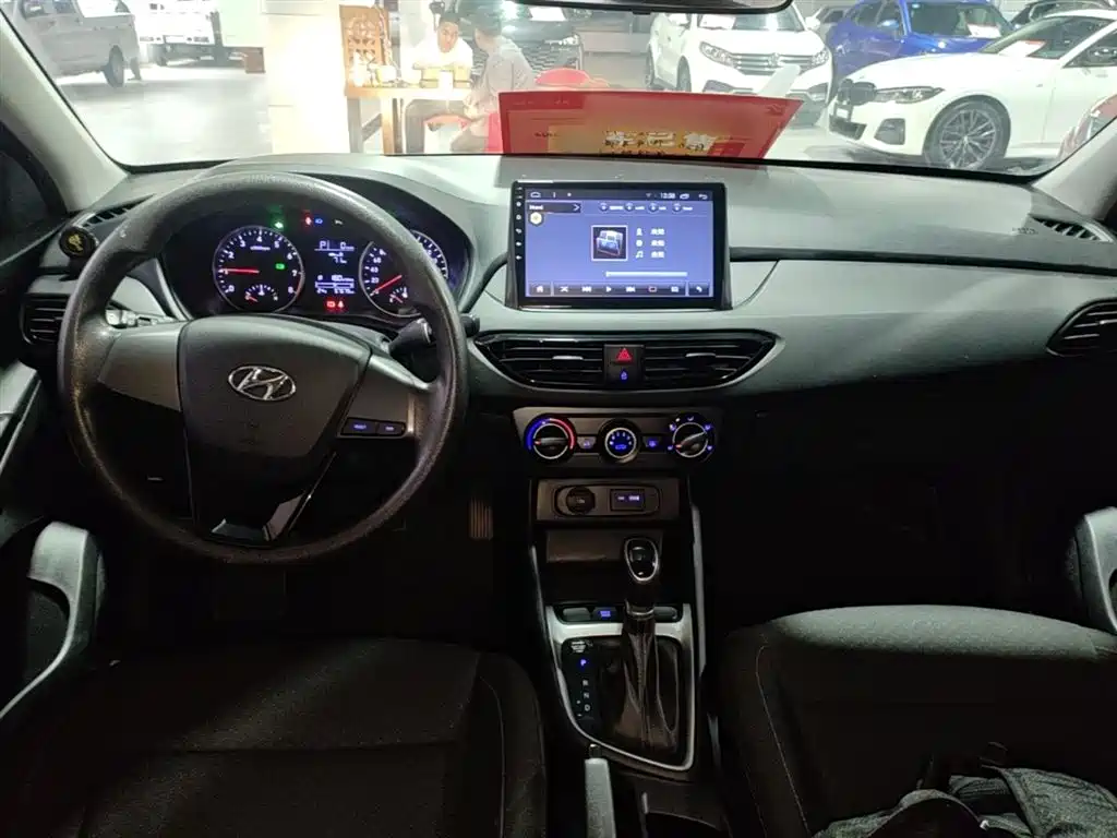 Hyundai Elantra — фото 10