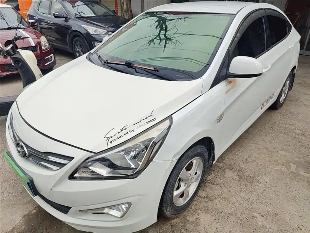 Hyundai Verna — фото 2