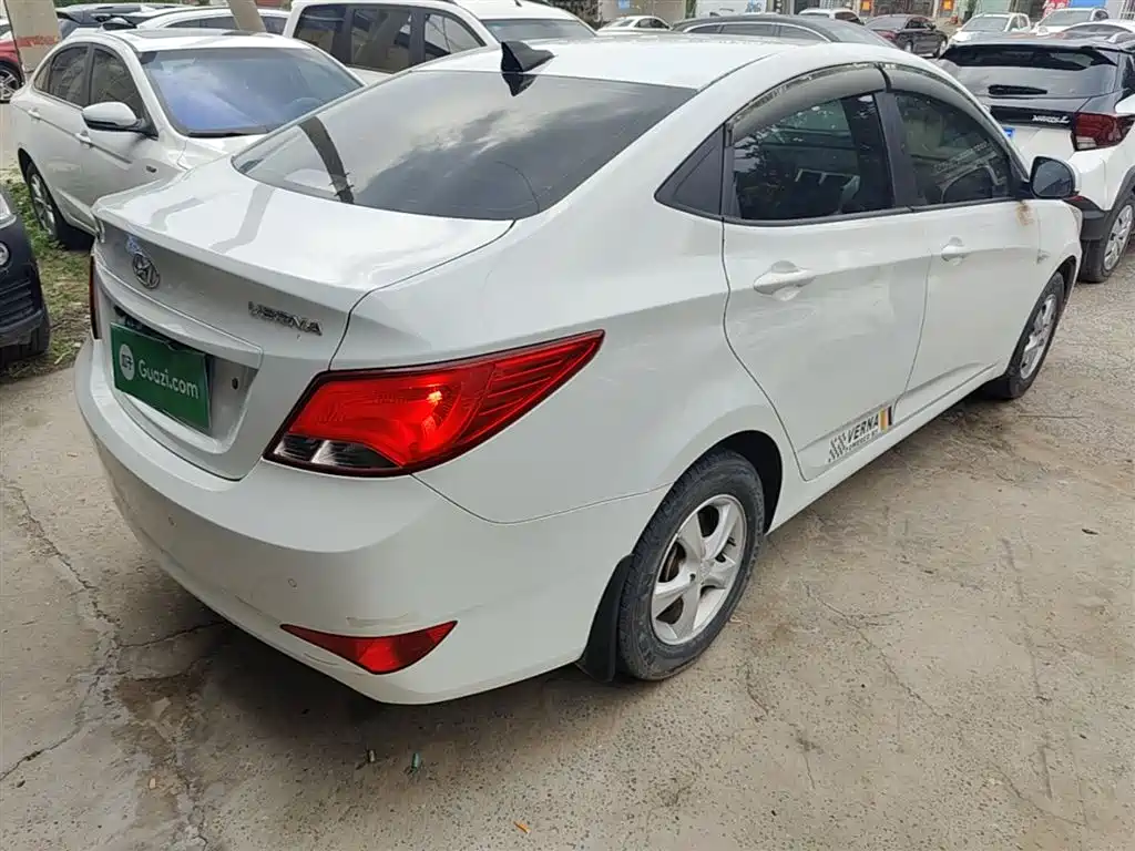Hyundai Verna — фото 7