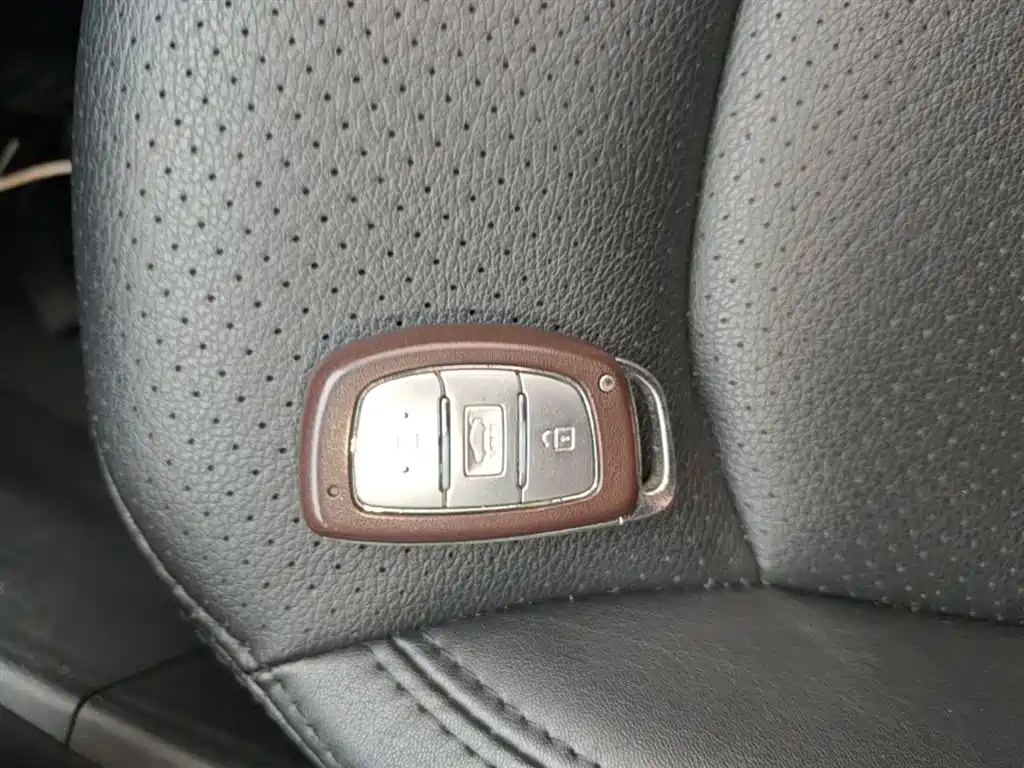 Hyundai Elantra — фото 9