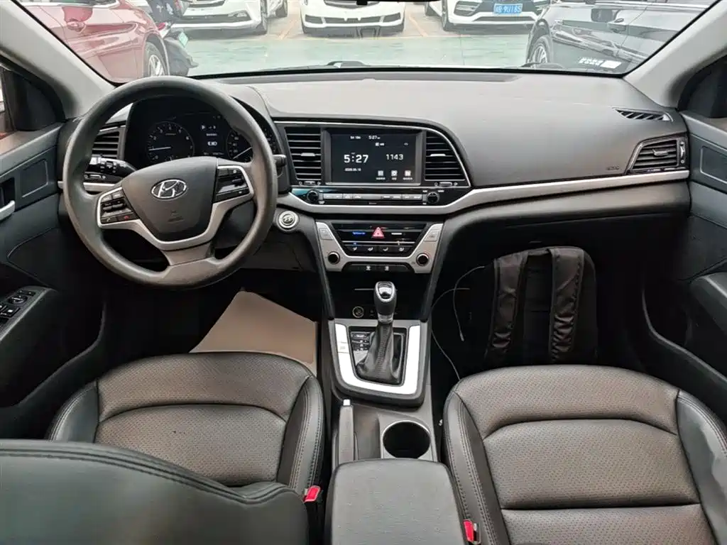 Hyundai Elantra — фото 10
