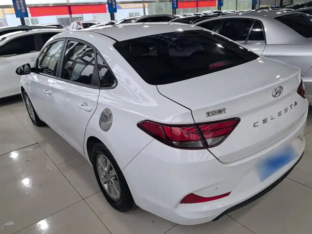 Hyundai Elantra — фото 5