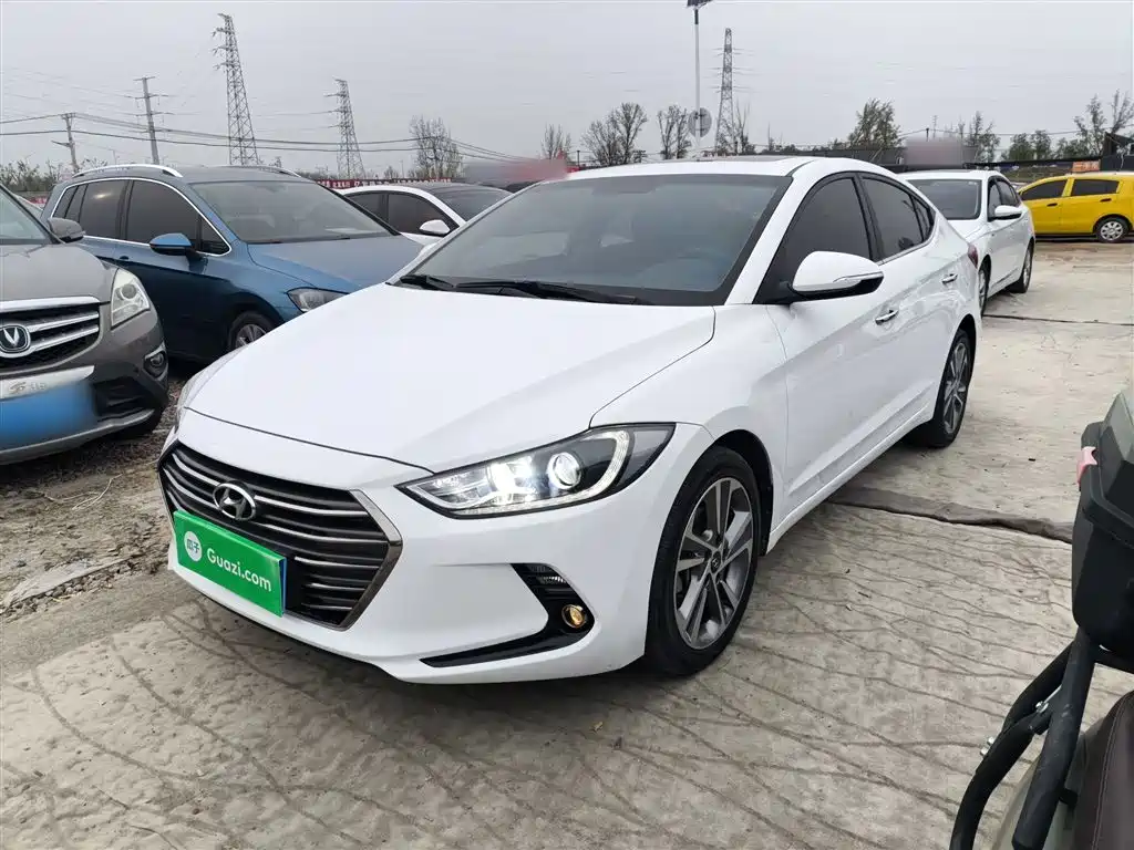 Hyundai Elantra — фото 2