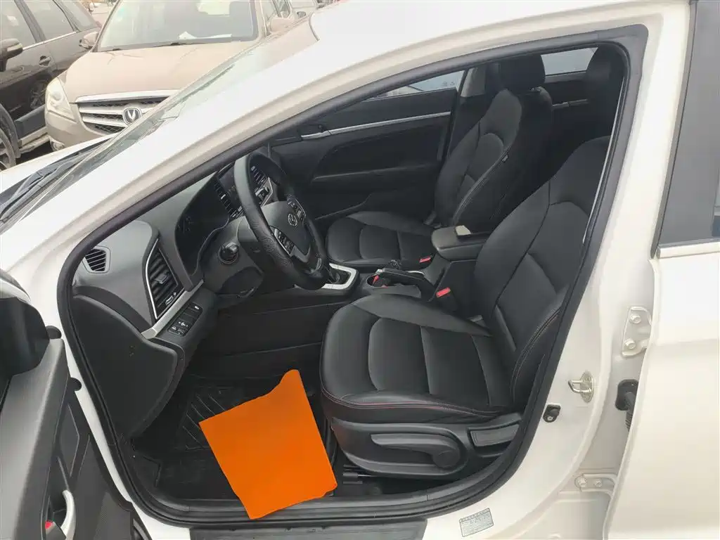 Hyundai Elantra — фото 11