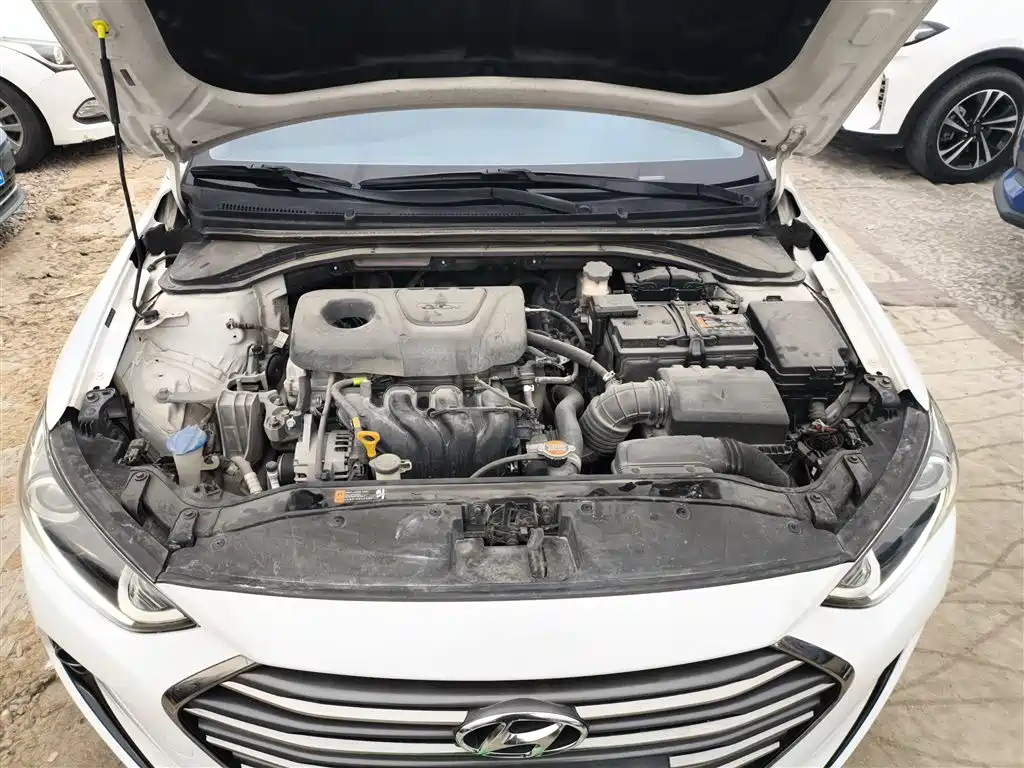 Hyundai Elantra — фото 16