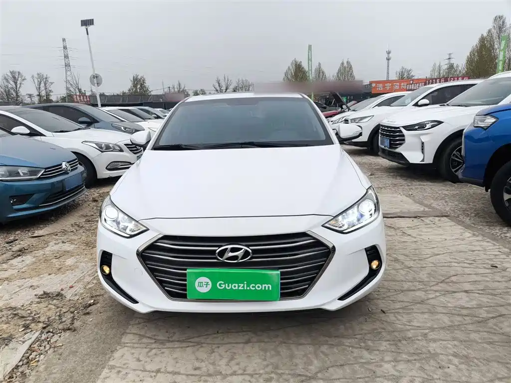 Hyundai Elantra — фото 3