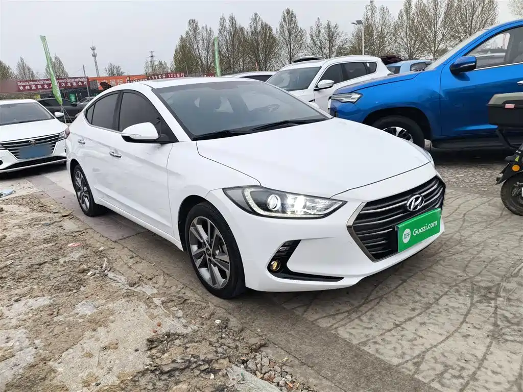 Hyundai Elantra — фото 22