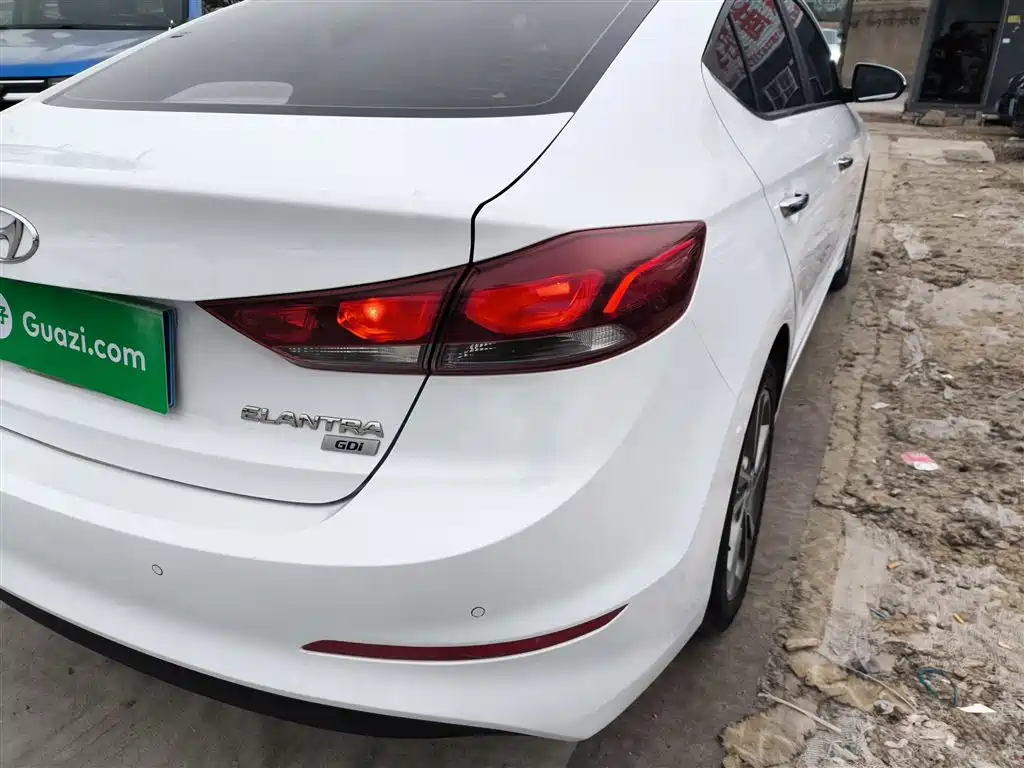 Hyundai Elantra — фото 24