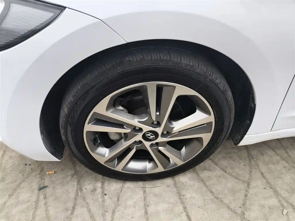 Hyundai Elantra — фото 25
