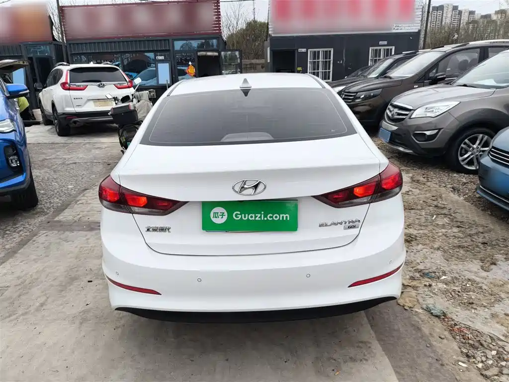 Hyundai Elantra — фото 4
