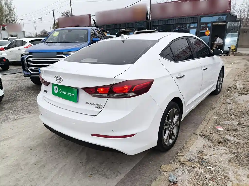 Hyundai Elantra — фото 5