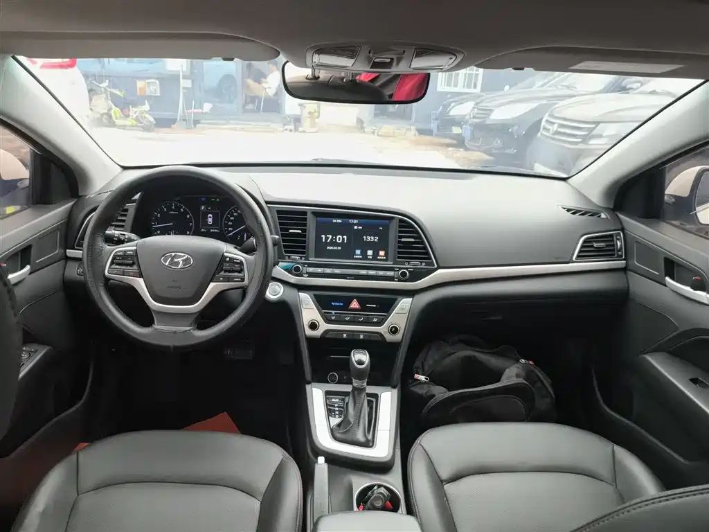 Hyundai Elantra — фото 6