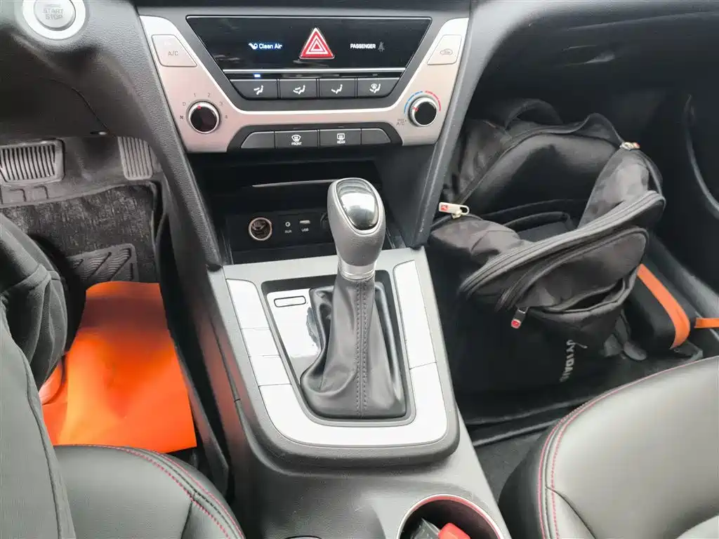 Hyundai Elantra — фото 10