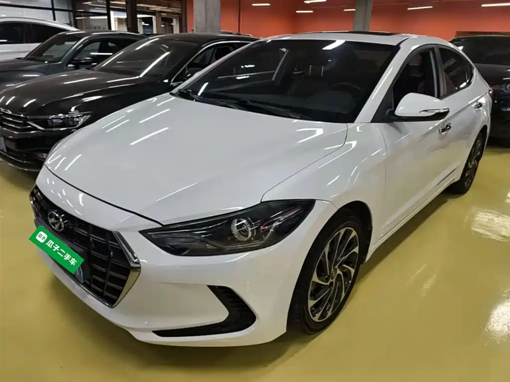 Hyundai Elantra — фото 2