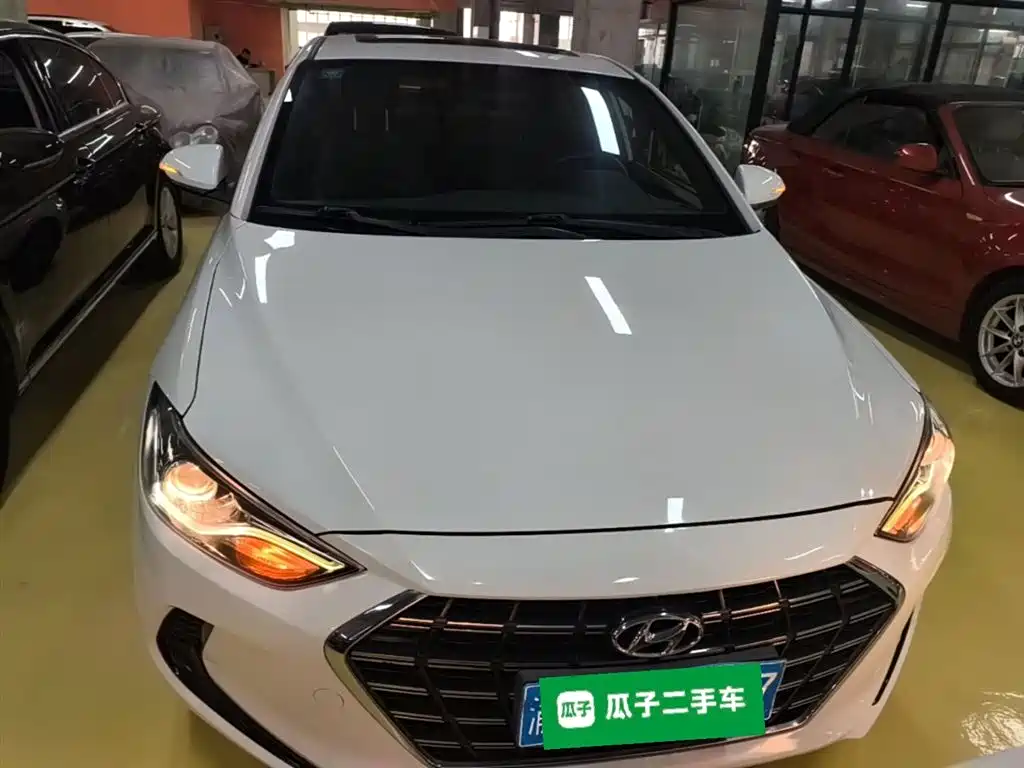 Hyundai Elantra — фото 3