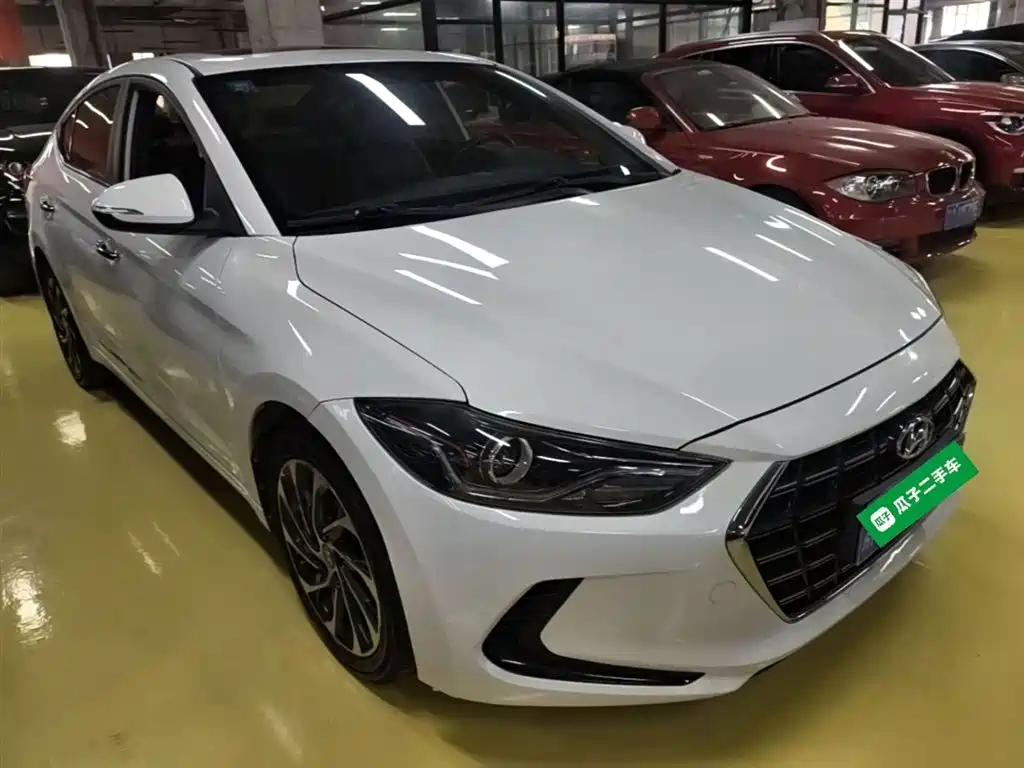Hyundai Elantra — фото 4