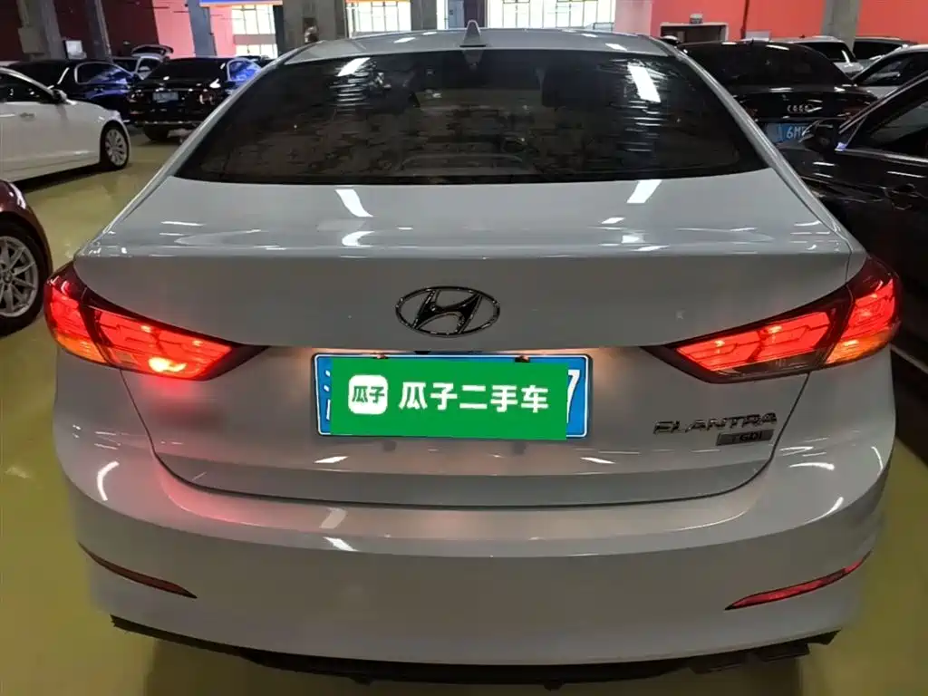 Hyundai Elantra — фото 6