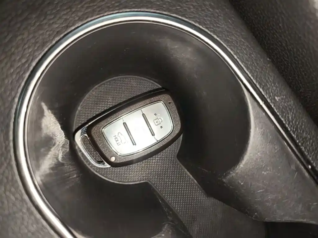 Hyundai Elantra — фото 9