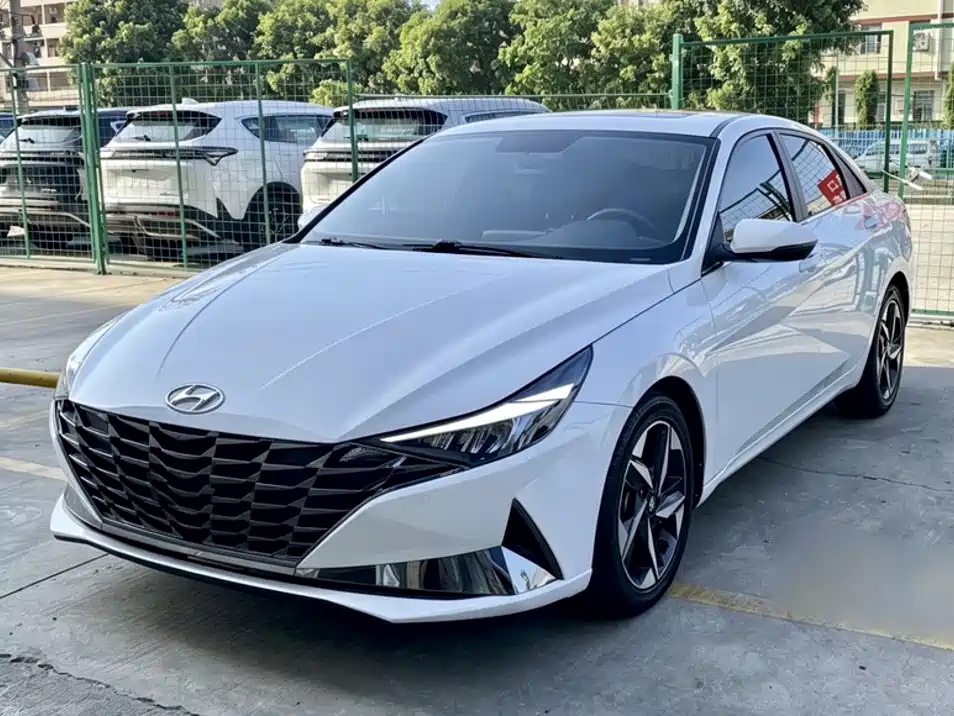 Hyundai Elantra — фото 2