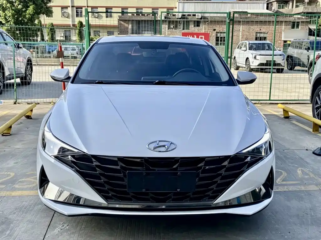 Hyundai Elantra — фото 20