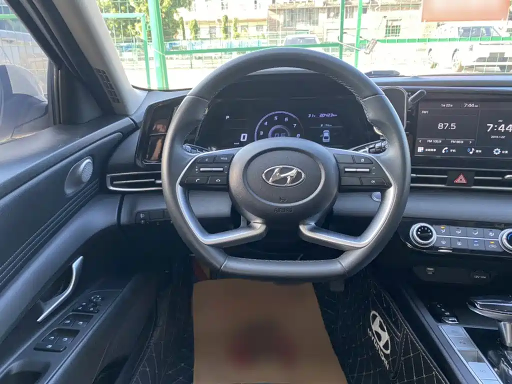 Hyundai Elantra — фото 3
