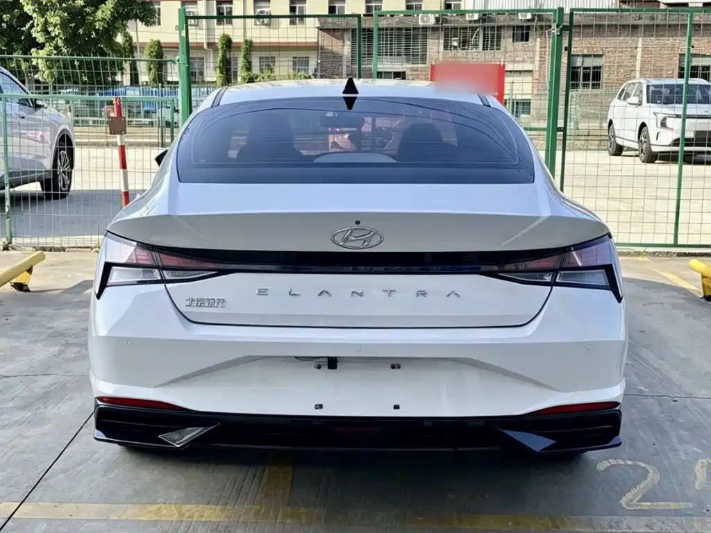 Hyundai Elantra — фото 23