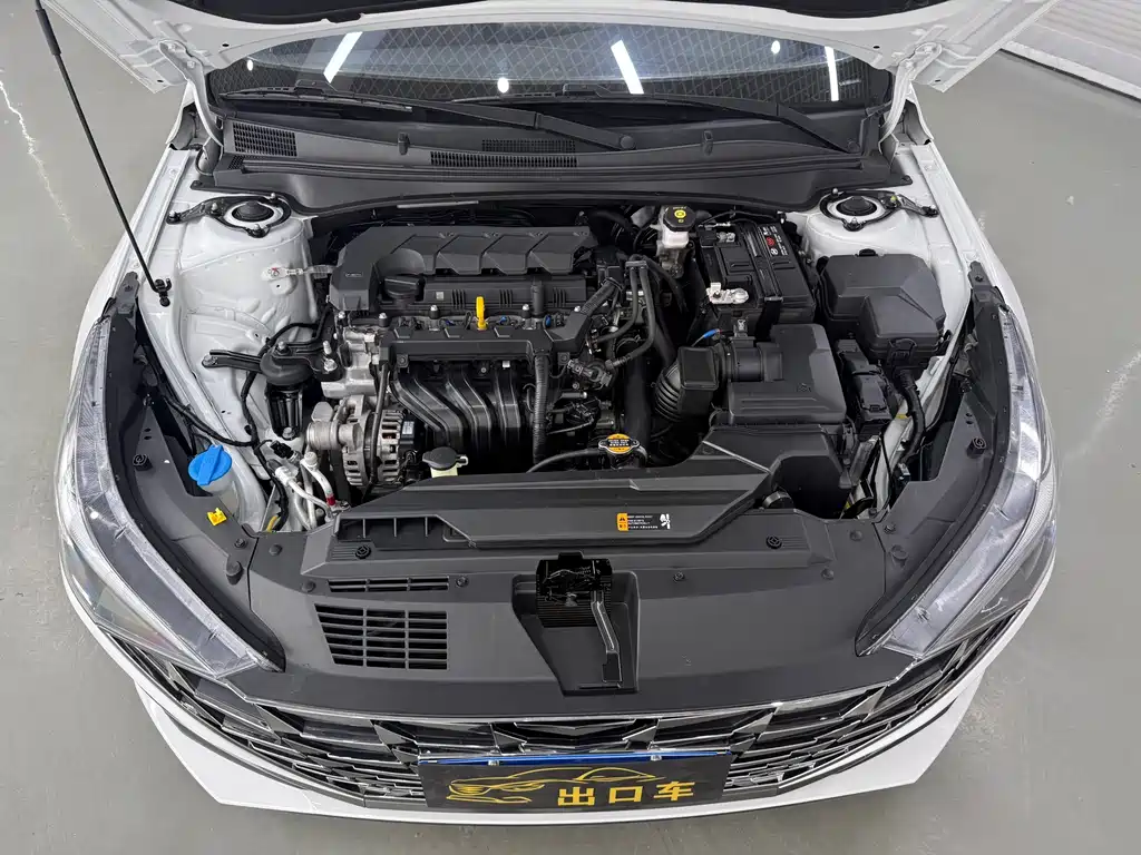 Hyundai Elantra — фото 20