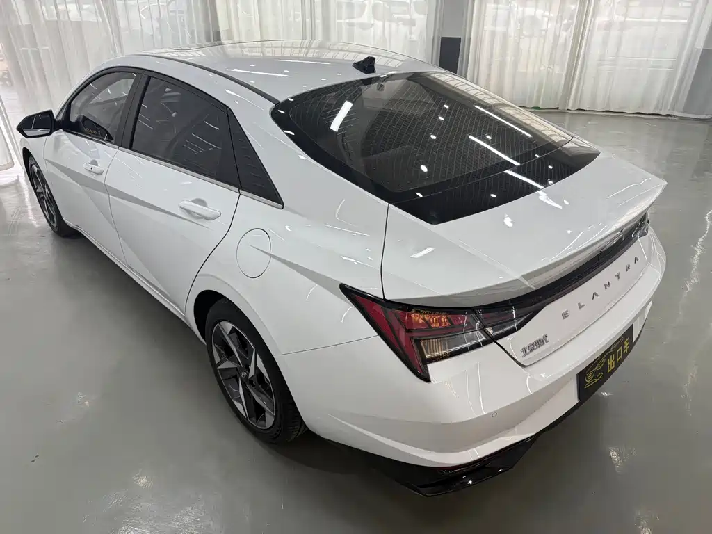 Hyundai Elantra — фото 4