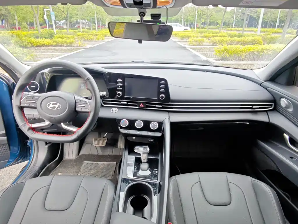 Hyundai Elantra — фото 3