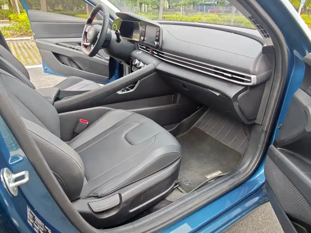 Hyundai Elantra — фото 7