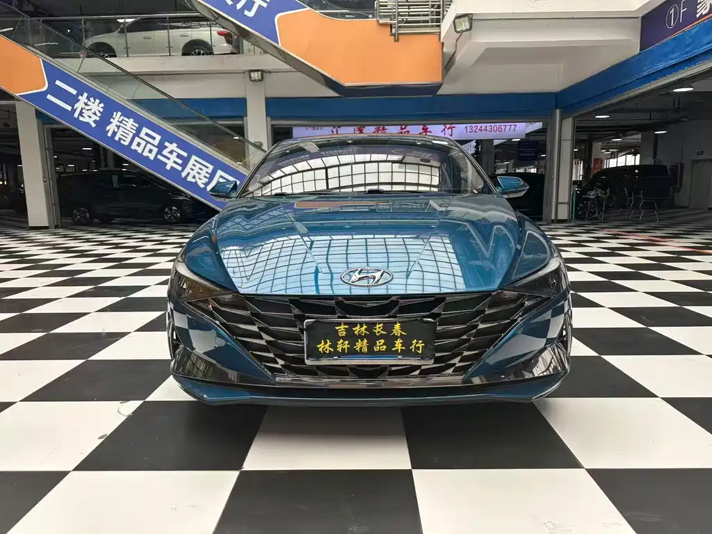 Hyundai Elantra — фото 2