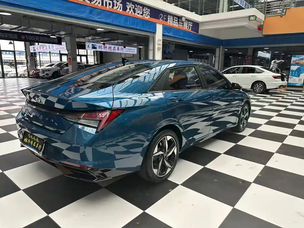 Hyundai Elantra — фото 17