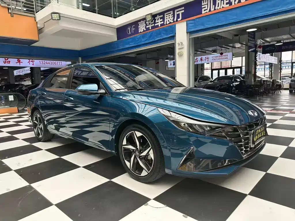 Hyundai Elantra — фото 3