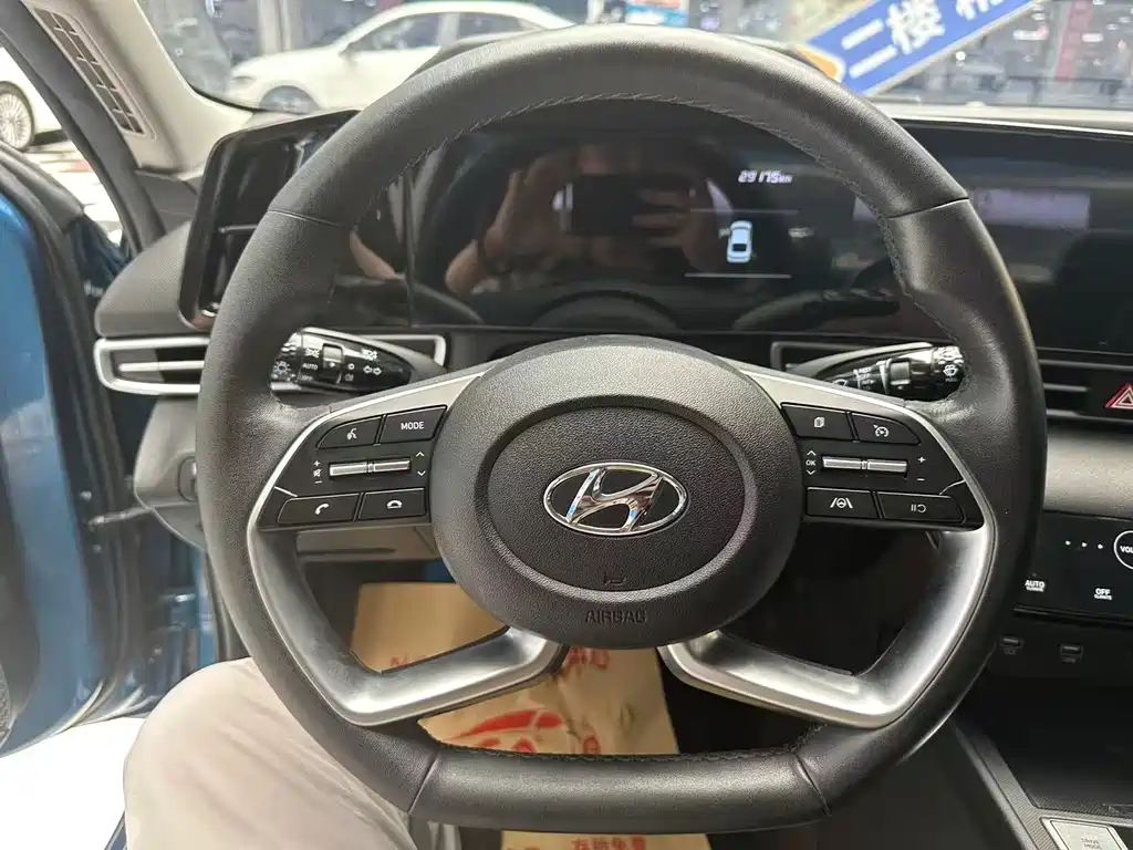 Hyundai Elantra — фото 10