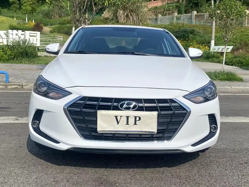 Hyundai Elantra — фото 2